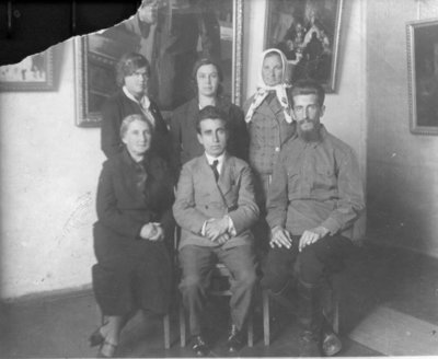 Нижний ряд слева направо Е.К.Мроз,  Любский А.Н,Юренев С.Н.,Снимок сделан в 1936 гг.jpg