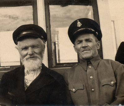 Колосов Иван Иванович (справа),бакенщик на Волге.jpg
