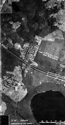 Льнозавод(слева, внизу). Немецкая аэрофотосъемка .1940 год..png