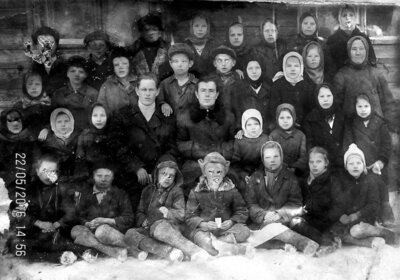 Довоенное фото учеников начальной школы плосковской.jpg