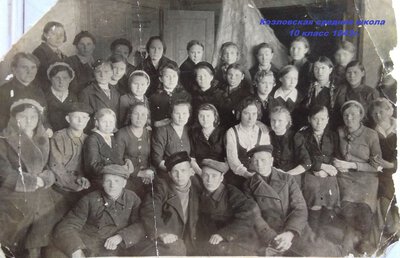 1943г. 10 класс второй ряд второй слева Орлов Василий Михайлович (2).jpg