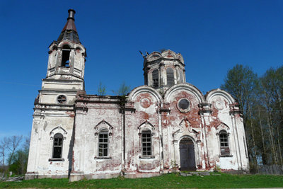 Разрушающаяся церковь в Тарасове.JPG