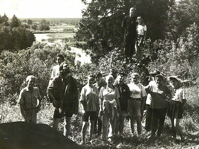 1995 Митино им Львовых-Олениных, камень - кусок лавы Везувия из Помпей.jpg