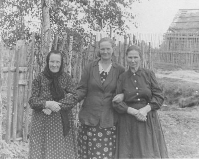 1957г. Сестры Кучиновы Елена, Клавдия, Екатерина Вас..JPG
