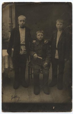 Ваня Шишков 12 лет(в центре),Егор Богачев,Егор Семенов.jpg