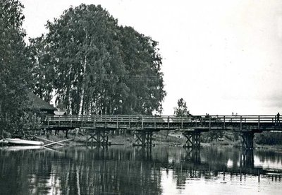 старый мост в Тараках вид сбоку 1965.jpg