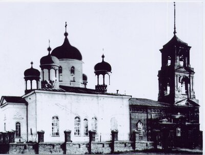 Успенская церковь в центре села (фото 50-х гг. ХХ века).jpg